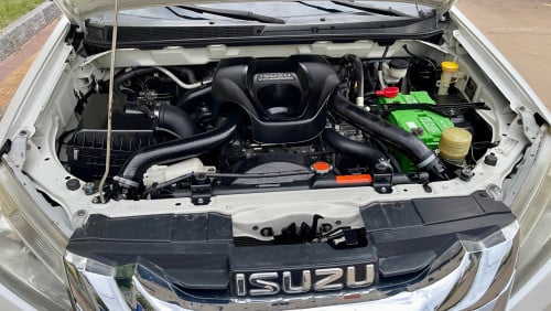 ISUZU MU-X 2015 full (4x4) ថ្មីខ្លាំង 90% Urgent Sale!!!