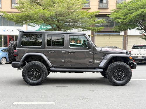 Jeep Wrangler ឆ្នាំ2018 ក្រដាសពន្ធ មហាថ្មី ប្រើបាន3ម៉ឺនម៉ៃជាង