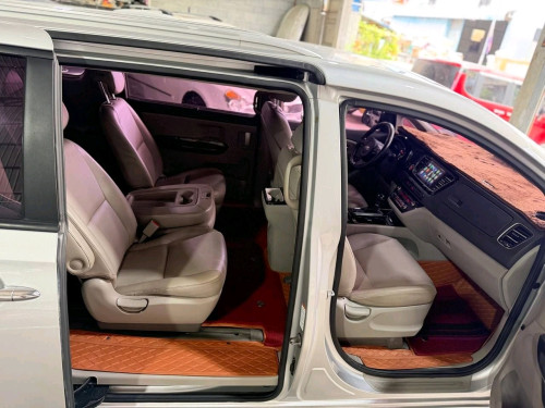 Kia carnival 2015