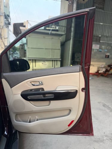 Kia Carnival 2015full option ទ្វាអូតូ