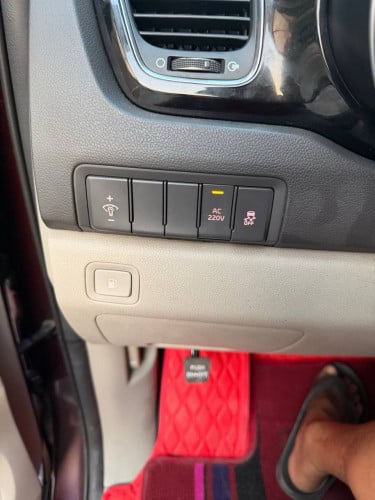 Kia Carnival 2015full option ទ្វាអូតូ