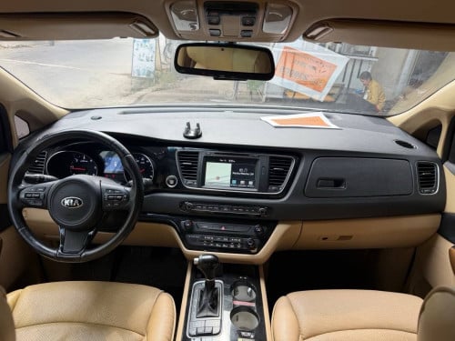 Kia Carnival 2015full option VIP