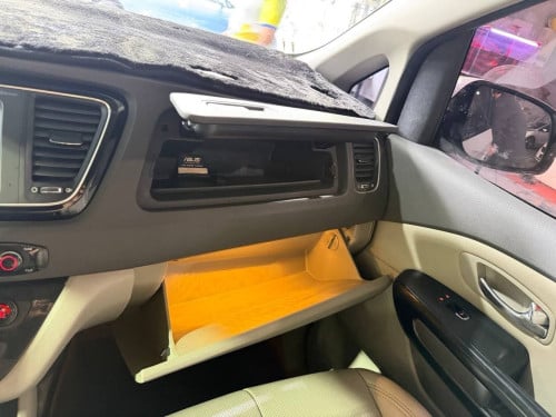 Kia Carnival 2017full option ទ្វាអូតូបី