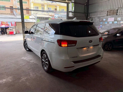 Kia carnival 2017full option ទ្វាអូតូ3