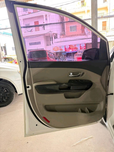 Kia carnival 2017full option ទ្វាអូតូ3