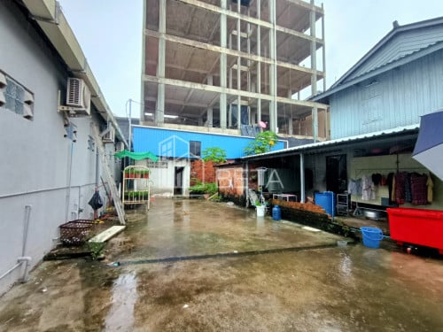 Land and house for sale in Sihanoukville near Phsar Leu Market
