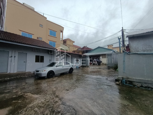 Land and house for sale in Sihanoukville near Phsar Leu Market