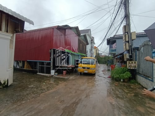 Land and house for sale in Sihanoukville near Phsar Leu Market