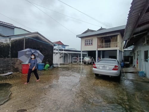Land and house for sale in Sihanoukville near Phsar Leu Market