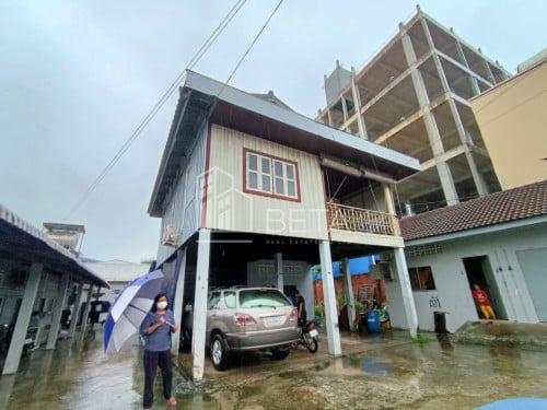 Land and house for sale in Sihanoukville near Phsar Leu Market