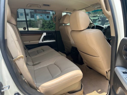 Land Cruiser 2008up2020 មានទូរទឹកកអត់បើកដំបូល