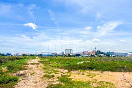 Land for Sale (200mx100m) near Duong Ngeab Road, Chom Chao Commune