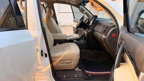 Landcruiser 2010 Upgrade 2021អារ៉ាប់ ហ្វូល បេីកតំបូល ទូទឹកកក ធានាឡានស្អាត