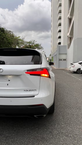 Lexus NX 200t F Sport 6ប៊ូតុង ប៉ុង2 គុជ3 តម្លៃពិសេស