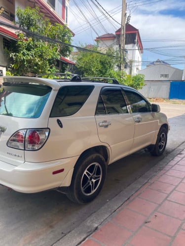 Lexus Rx300ឆ្នាំ1999ប៉ុង2ឡានថ្មីលក់8500ចចារ