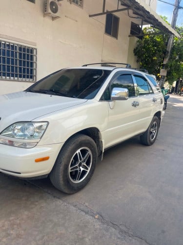 Lexus Rx300ឆ្នាំ1999ប៉ុង2ឡានថ្មីលក់8500ចចារ