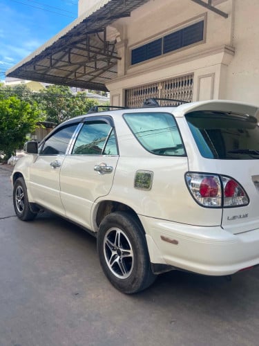 Lexus Rx300ឆ្នាំ1999ប៉ុង2ឡានថ្មីលក់8500ចចារ