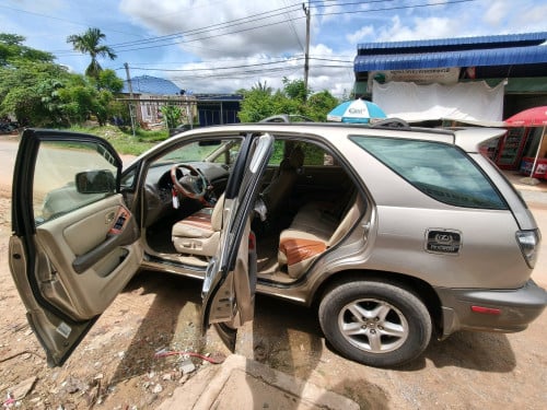 Lexus RX300 2001ប៉ុង1