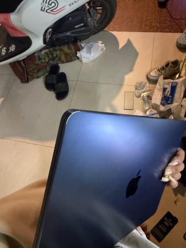 MacBook Air M2 13.6 256gb 2022 ស្ទើរតួរតិចៗ