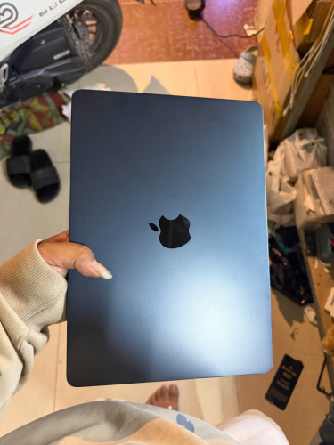 MacBook Air M2 13.6 256gb 2022 ស្ទើរតួរតិចៗ