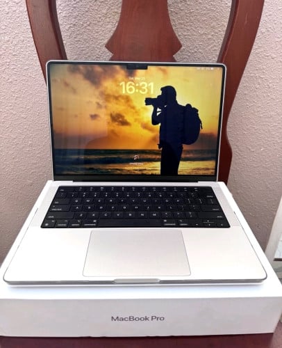 Macbook Apple M2 Pro ខ្ញុំម្ចាស់ផ្ទាល់ទិញពីប្រទេសកូរ៉េសំណុំហ្ស៊ីនទាំងអស់