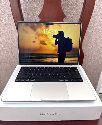 MacBook Apple M2 Pro(ខ្ញុំម្ចាស់ផ្ទាល់ទិញពីប្រទេសកូរ៉េខាងត្បូងសំណុំហ្ស៊ីន Original ទាំងអស់)