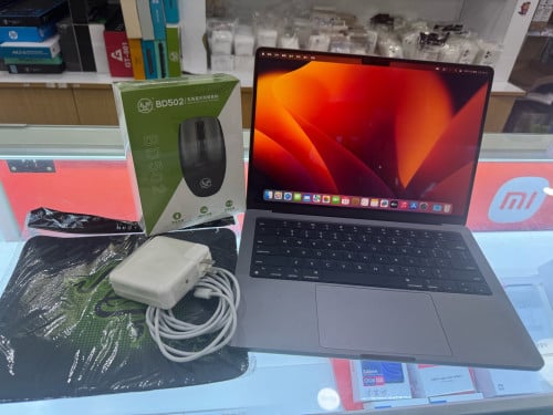 MacBook Pro 14 寸 M2 Pro 准新机 100% 电池 全套配件 + 可货到付款！