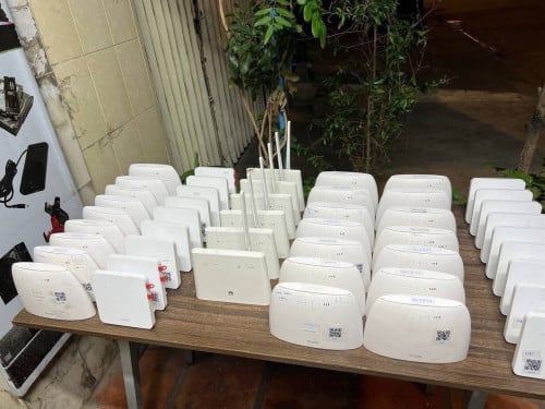 Modem WiFi ប្រើបានគ្រប់សុីម មួយទឹក មានការធានា1ខែ អីវ៉ាន់មាននៅក្នុងស្តុក បងអាចធ្វើការកម្ម៉ង់បាន