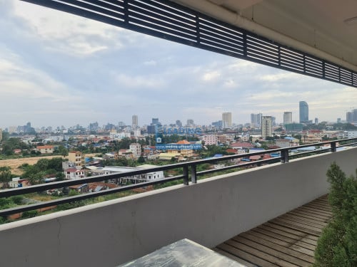N1021 | Bright and Clean Studio Apartment with Lift For Rent in Chroy Changva