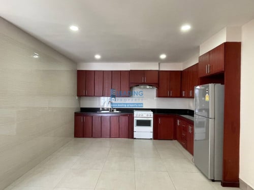 N568 | 3 Bedrooms Apartment For Rent in BKK2 Area