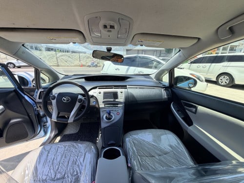 Prius 2012 plug-in ក្រដាស់ពន្ធ
