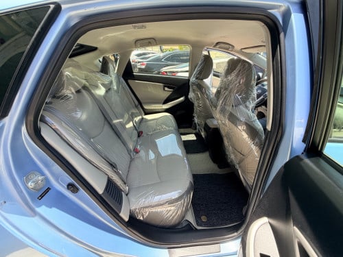 Prius 2012 plug-in ក្រដាស់ពន្ធ