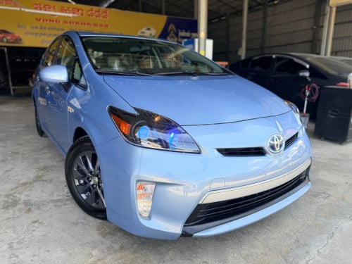 Prius 2012 plug-in ក្រដាស់ពន្ធ