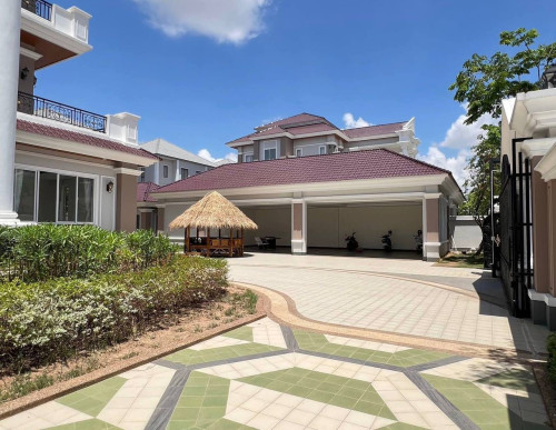 Queen Villa for RENT ๐ก! โข Location: Borey Peng Huoth Meragarden50m AEon3 Mall