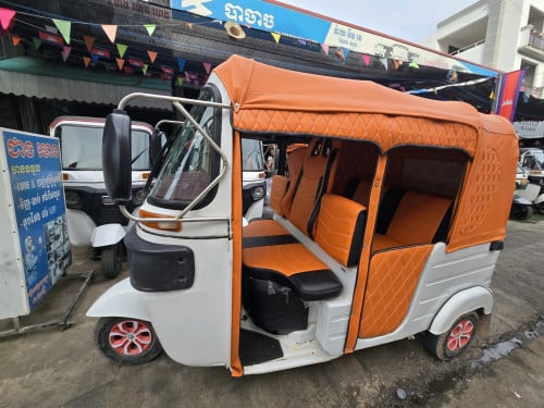 Re bajaj2018លក់
