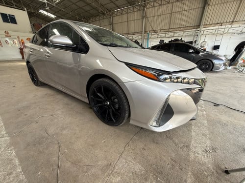 Sell Prius prim 2018 plus ឡានថ្មីណាស់តំម្លៃ23800$ចចារធានាម៉ាសុីនអាគុយabs1ខែពិន្ទុកប់