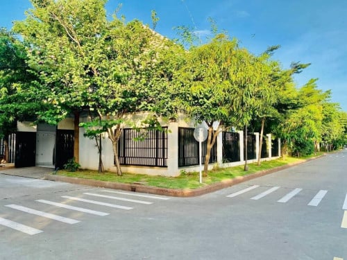 Spacious Corner Link House for Sale in Chroy Chongva Area, 6A