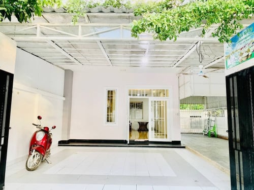 Spacious Corner Link House for Sale in Chroy Chongva Area, 6A