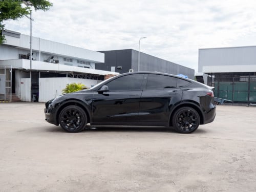 Tesla Model Y 2024 Long Range 530km ស្លាកលេខ តម្លៃ $42000 ចចារ