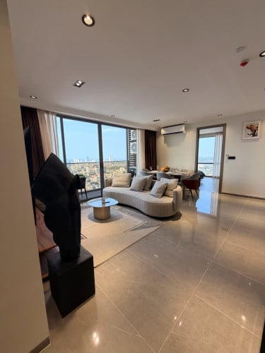 Three-bedroom luxury apartment