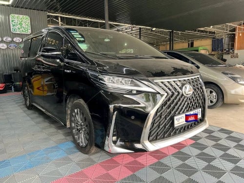 Toyota ALPHARD 2017VIP full option Royal Lounge UP LM350