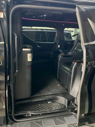 Toyota ALPHARD 2017VIP full option Royal Lounge UP LM350