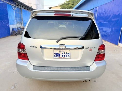 Toyota Highlander 2006 ម៉ាស៊ីន៤​ ប៉ុងមួយ​ ឡានស្អាត​