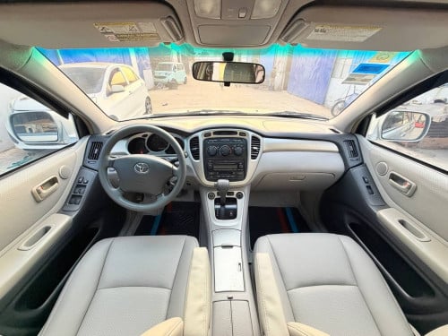 Toyota Highlander 2006 ម៉ាស៊ីន៤​ ប៉ុងមួយ​ ឡានស្អាត​