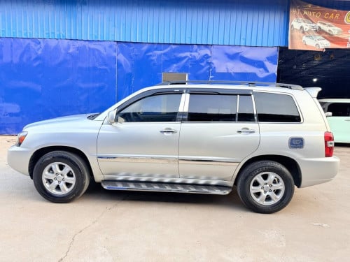Toyota Highlander 2006 ម៉ាស៊ីន៤​ ប៉ុងមួយ​ ឡានស្អាត​