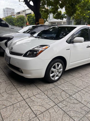TOYOTA PRIUS 2006. Full. Up. Turning