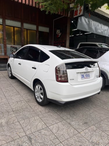 TOYOTA PRIUS 2006. Full. Up. Turning