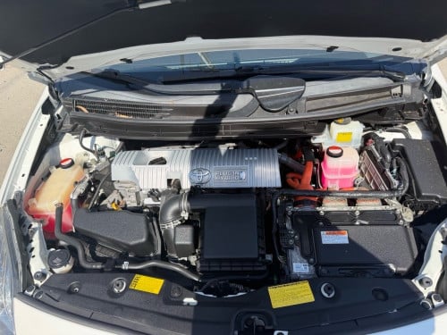 Toyota Prius 2014 plug in ឃ្មុំស៊ីន