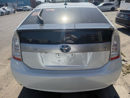 Toyota Prius 2014 plug in ឃ្មុំស៊ីន