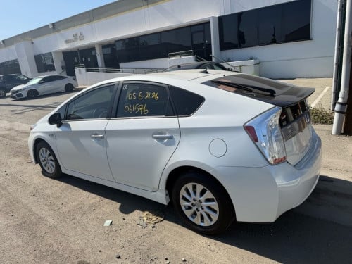 Toyota Prius 2014 plug in ឃ្មុំស៊ីន
